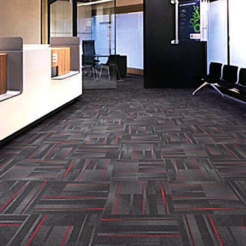 Dinamik bir tasarıma sahip olan Pasteur karo halı lüks alanlarda şıklık yaratır.