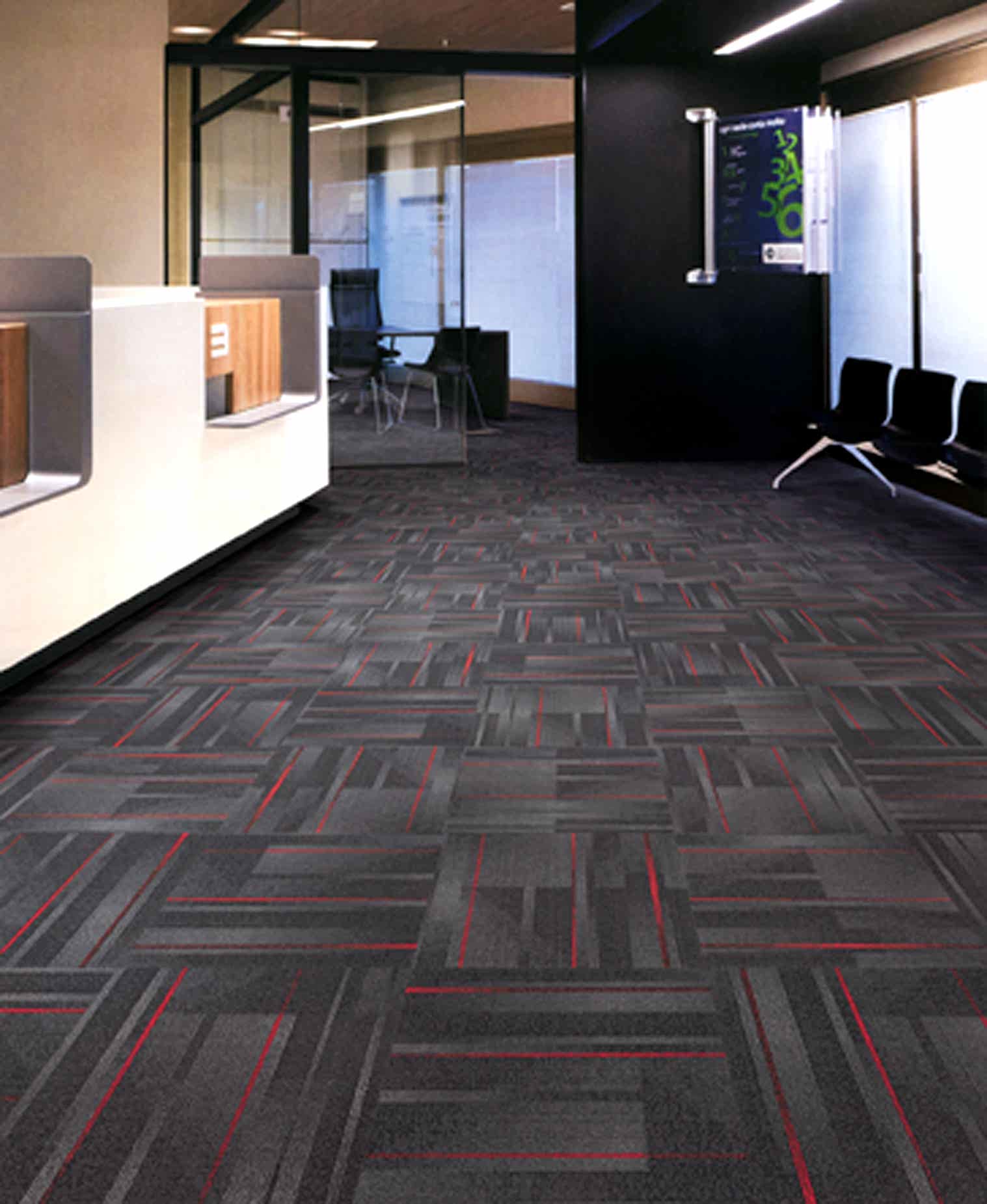 Dinamik bir tasarıma sahip olan Pasteur karo halı lüks alanlarda şıklık yaratır.