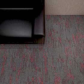 Karo halı Newton 101, uzun ömürlü ve bakımı kolay zemin seçenekleri arasındadır.