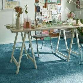 Polipropilen iplikleriyle Bogota 73 duvardan duvara halı halıfleks 11 mm hav yüksekliğine sahiptir.