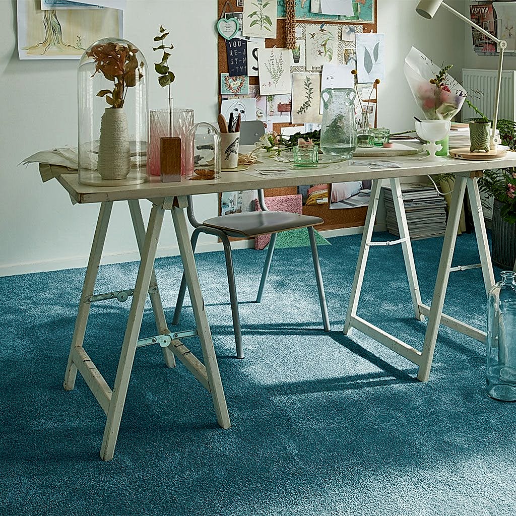 Polipropilen iplikleriyle Bogota 73 duvardan duvara halı halıfleks 11 mm hav yüksekliğine sahiptir.